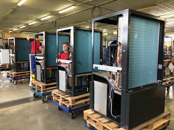 Montážní tým HOTJET